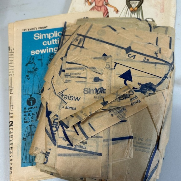 4/$50 simplicity 9136 Vintage Style Kids Costume Set - Red and Blue 🪡 - Picture 7 of 7